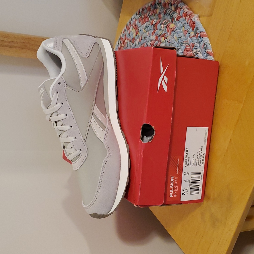 New Women's Reebok Glide Low Casual Sneackers Sz 8.5 in Moonstone Grey Chalk - Picture 3 of 7